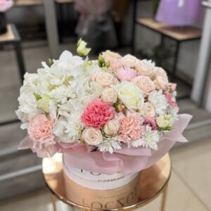 flowerbox z pastelowych kwiatów Poznań – romantyczna kompozycja prezentowa