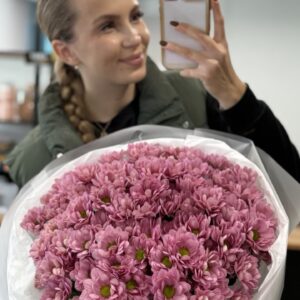 pastelowy mono bukiet różowych chryzantem – Poczuj Flowers Poznań